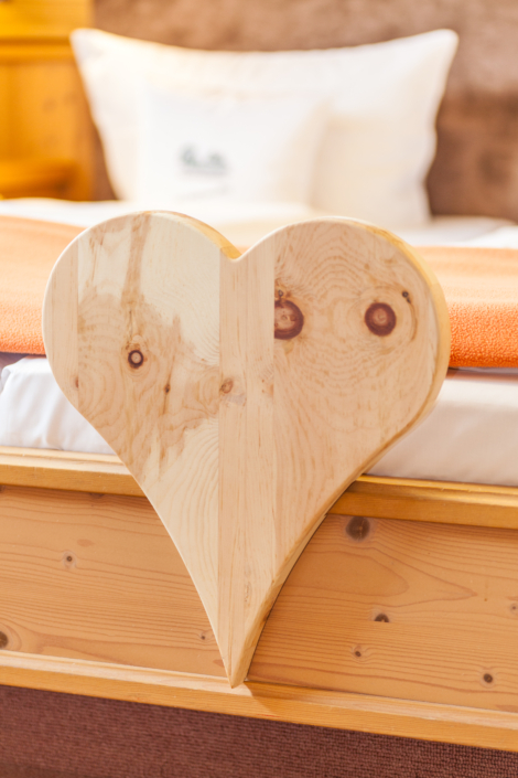 Herzsymbol aus Holz