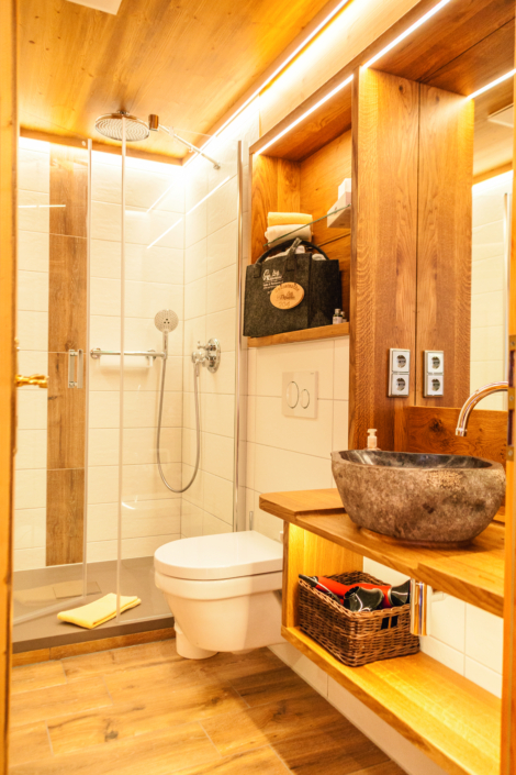 Badezimmer in der Köhlerhütte