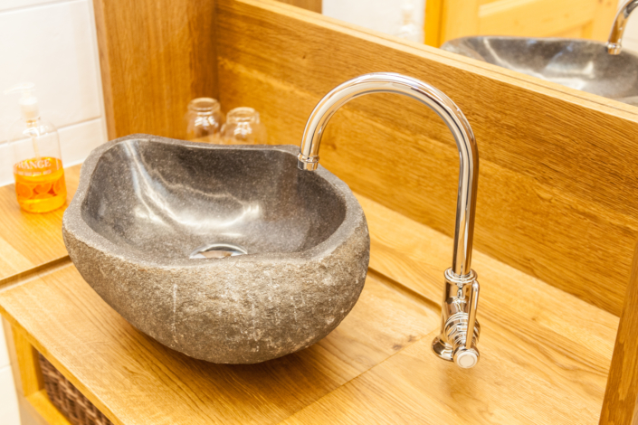Waschbecken aus Stein