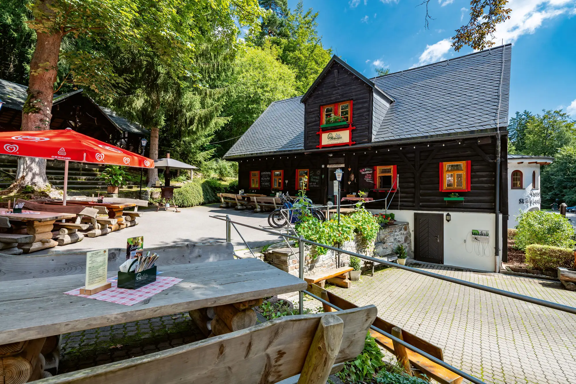 Außenansicht Köhlerstube aktuell