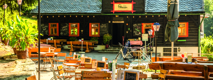 Traditionelle Köhlerstube mit Biergarten