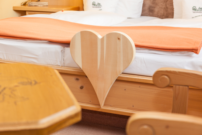 Herzsymbol aus Holz