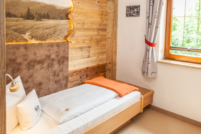 Einzelbett im Einzelzimmer