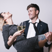 Paar trinkt Sekt